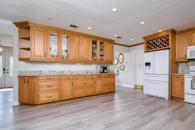 kitchen featuring white appliances, visible vents, crown molding, and light wood-style flooring