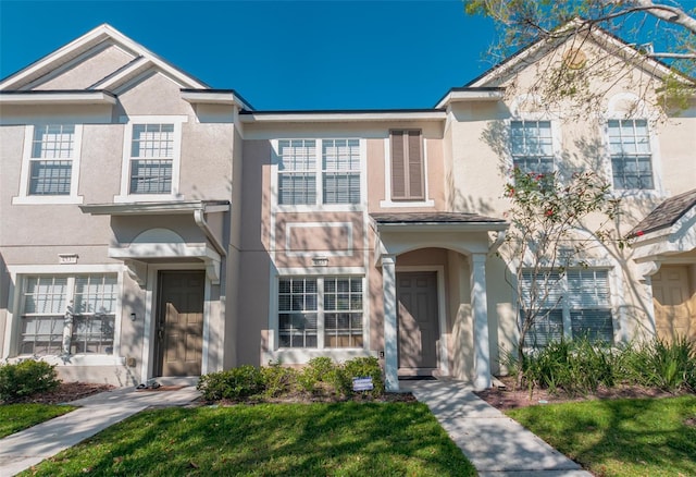 townhome / multi-family property featuring stucco siding