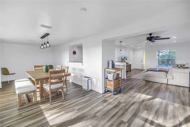 dining space featuring recessed lighting, visible vents, ceiling fan, wood finished floors, and baseboards