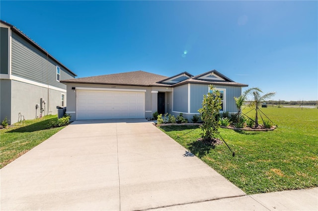 view of front facade featuring a garage, a front yard, driveway, and stucco siding