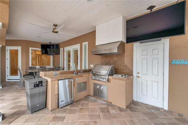 view of patio / terrace featuring a grill, ceiling fan, a sink, and area for grilling