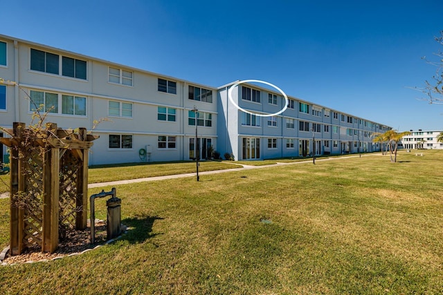 view of building exterior featuring a residential view