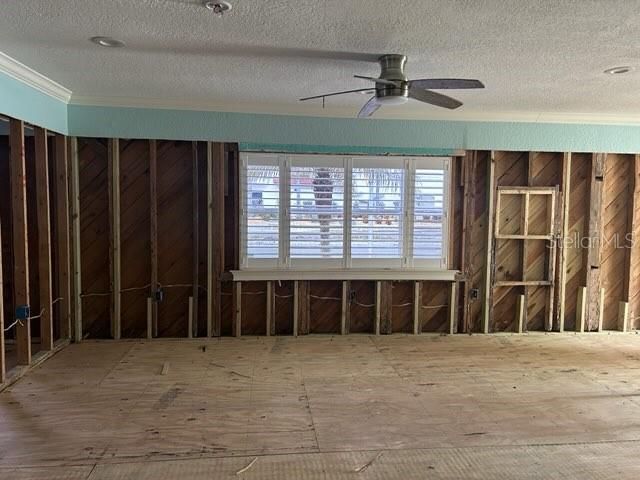 miscellaneous room with ceiling fan and crown molding