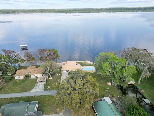 bird's eye view with a water view