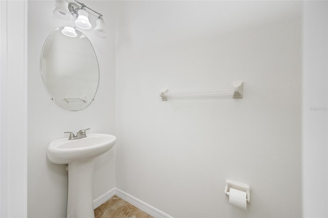 bathroom with baseboards