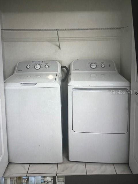 washroom featuring laundry area and independent washer and dryer