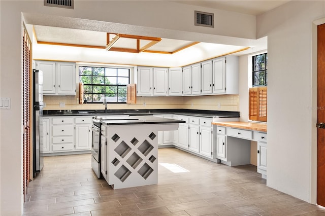 130 80th Ave NE, Saint Petersburg, FL 33702 - kitchen featuring decorative backsplash, visible vents, a sink, and appliances with stainless steel finishes
