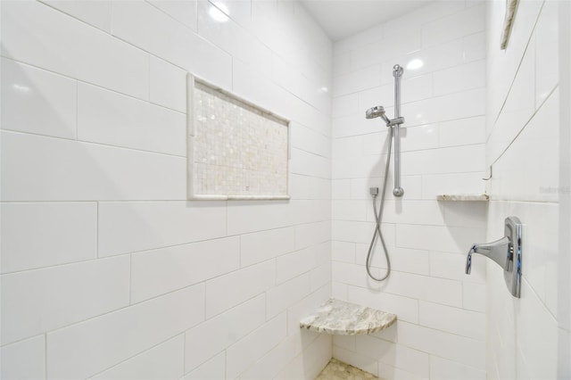 full bathroom featuring tiled shower