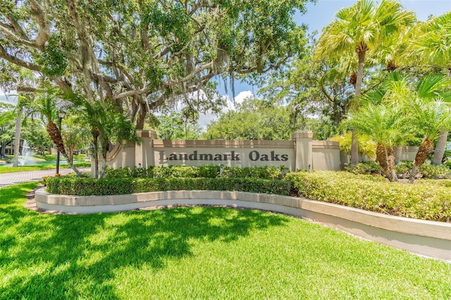 community sign with a lawn