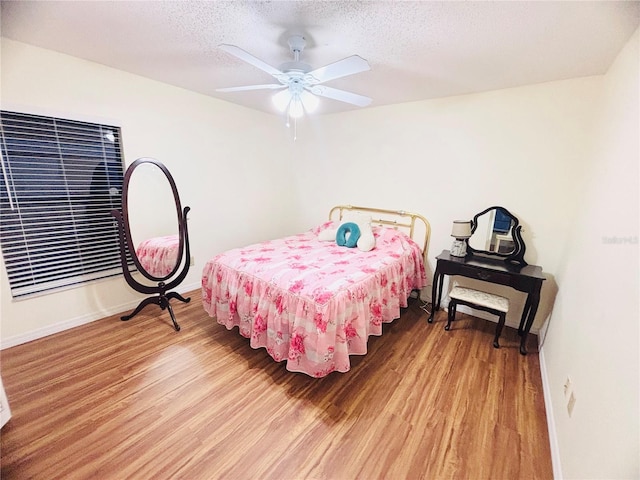 15013 Redcliff Dr, Tampa, FL 33625 - bedroom featuring light wood-style flooring, a textured ceiling, baseboards, and ceiling fan