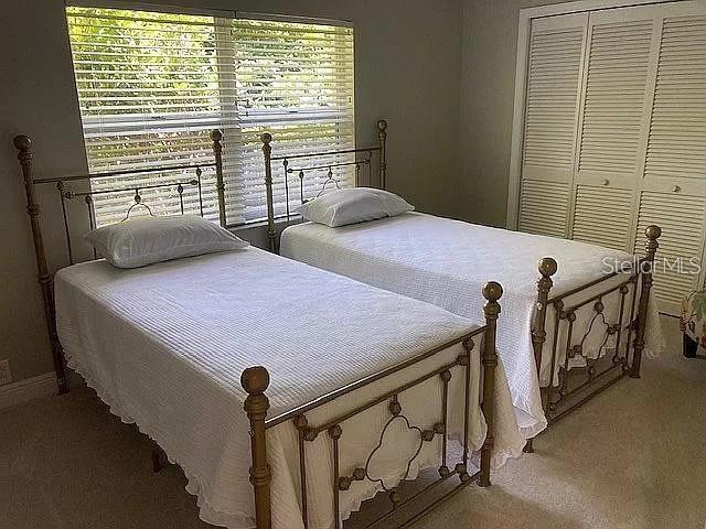 bedroom featuring carpet floors and a closet