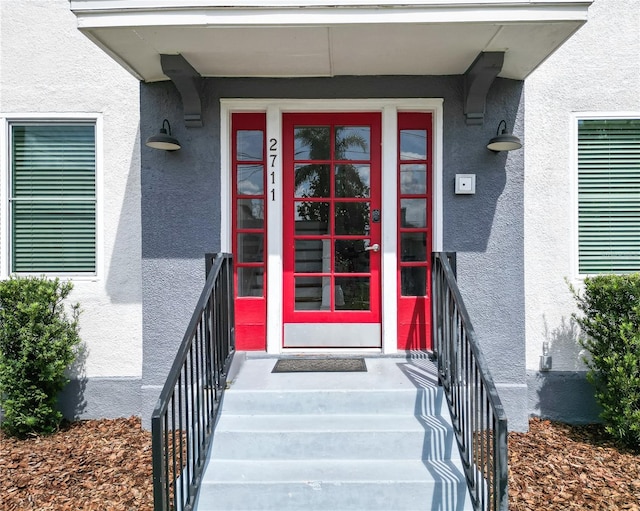 view of exterior entry with stucco siding