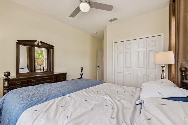 bedroom featuring a ceiling fan, visible vents, and a closet