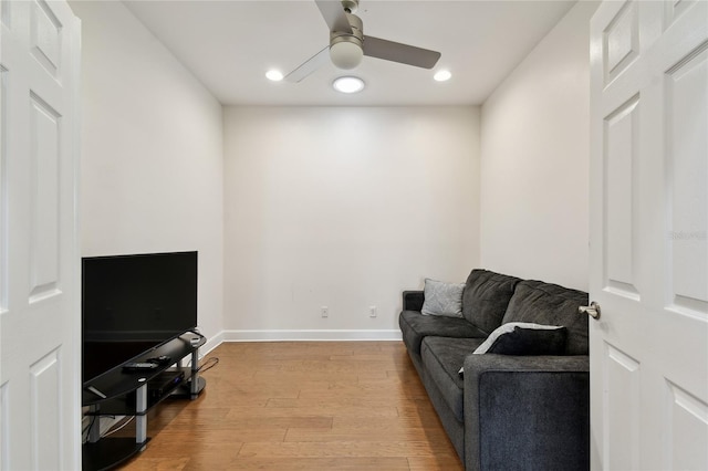 living room with a ceiling fan, recessed lighting, wood finished floors, and baseboards