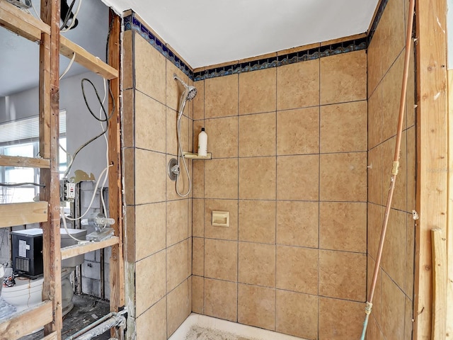 full bath with tiled shower