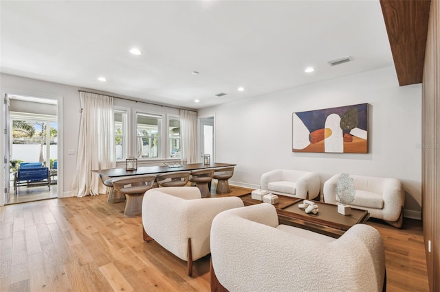 4012 W Morrison Ave, Tampa, FL 33629 - living room with visible vents, recessed lighting, light wood-type flooring, and baseboards