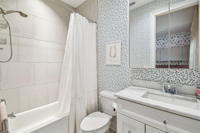 4012 W Morrison Ave, Tampa, FL 33629 - full bath featuring shower / bathtub combination with curtain, toilet, visible vents, and vanity