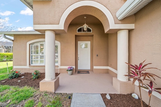 view of exterior entry featuring stucco siding