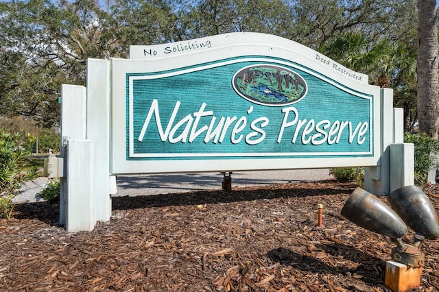 view of community / neighborhood sign