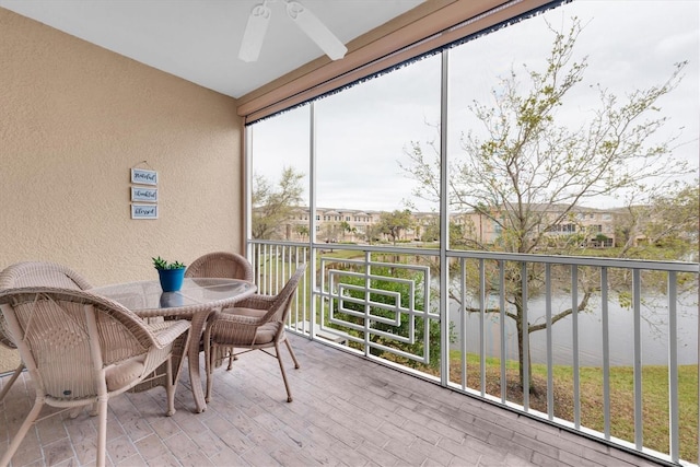 sunroom featuring a ceiling fan