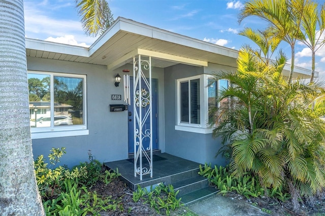 property entrance with stucco siding