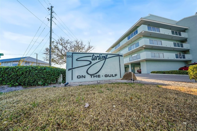 view of community / neighborhood sign