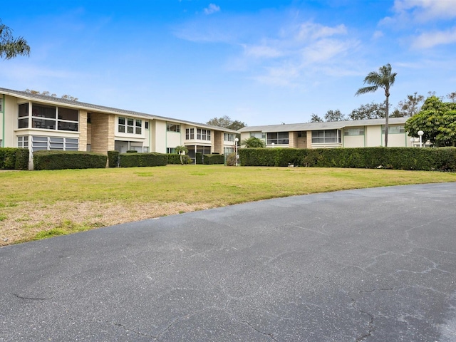 view of front of house with a front lawn