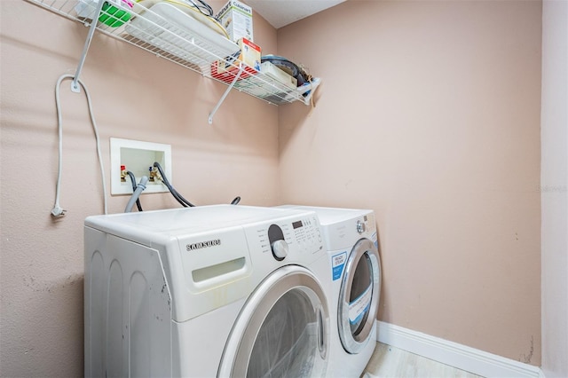 29312 Marker Loop, San Antonio, FL 33576 - laundry room featuring washer and clothes dryer and baseboards