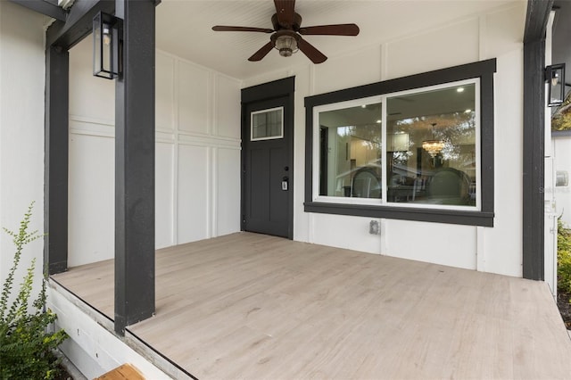 property entrance featuring ceiling fan