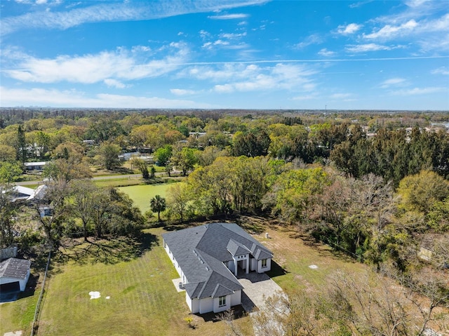 bird's eye view featuring a wooded view