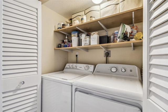 634 Edgewater Dr Unit 744, Dunedin, FL 34698 - washroom with independent washer and dryer and a textured ceiling
