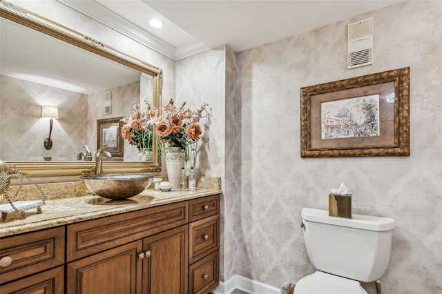 634 Edgewater Dr Unit 744, Dunedin, FL 34698 - bathroom featuring vanity and crown molding