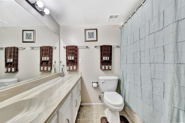 full bath with visible vents, baseboards, toilet, and vanity