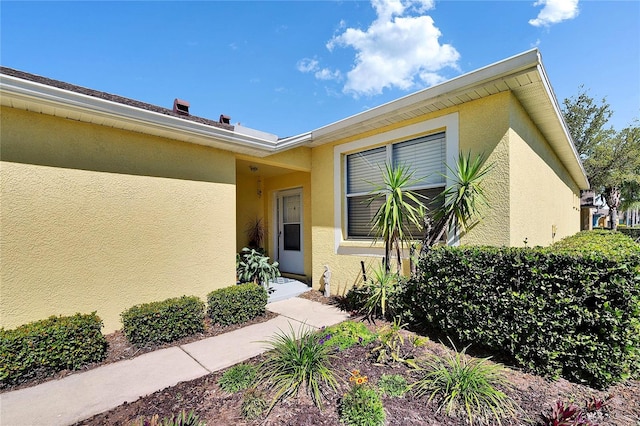 view of exterior entry featuring stucco siding