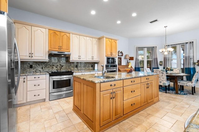 kitchen with visible vents, a sink, decorative backsplash, under cabinet range hood, and appliances with stainless steel finishes