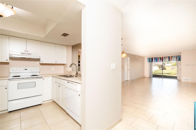 kitchen featuring white appliances, visible vents, open floor plan, under cabinet range hood, and a sink