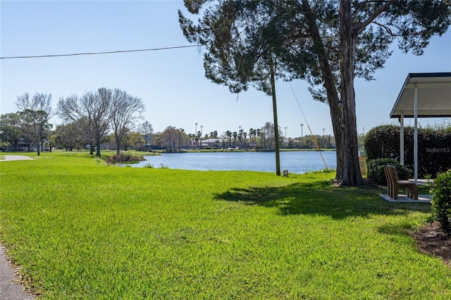 view of yard featuring a water view