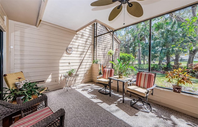 sunroom with ceiling fan