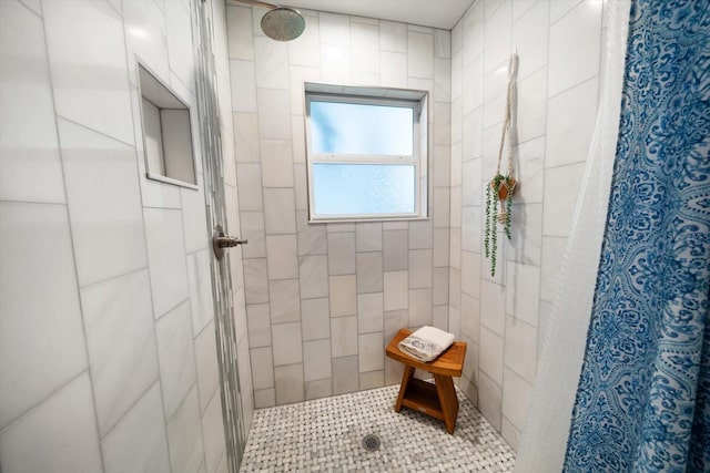 bathroom featuring a tile shower