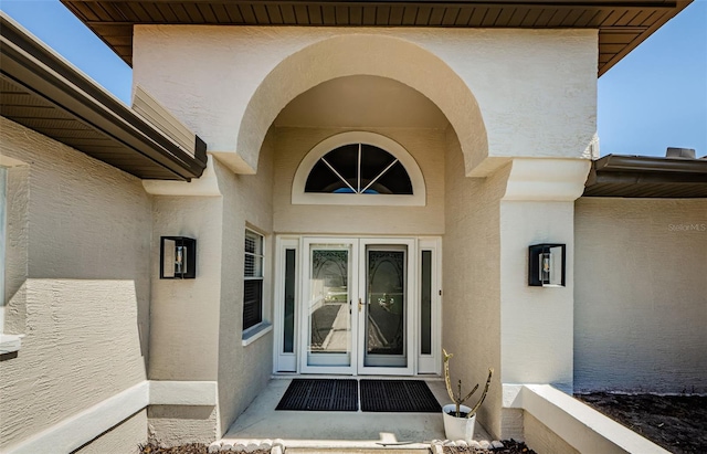 view of exterior entry with stucco siding