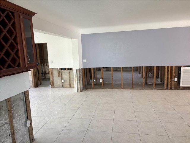 empty room featuring light tile patterned floors