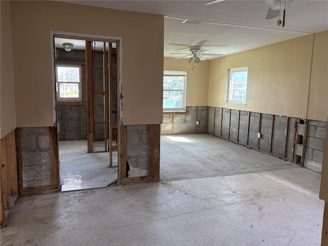 empty room featuring ceiling fan