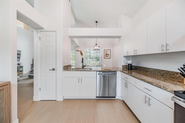 kitchen featuring stainless steel appliances, a sink, white cabinets, and light wood-style floors