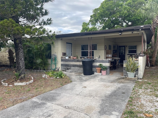 view of front of property