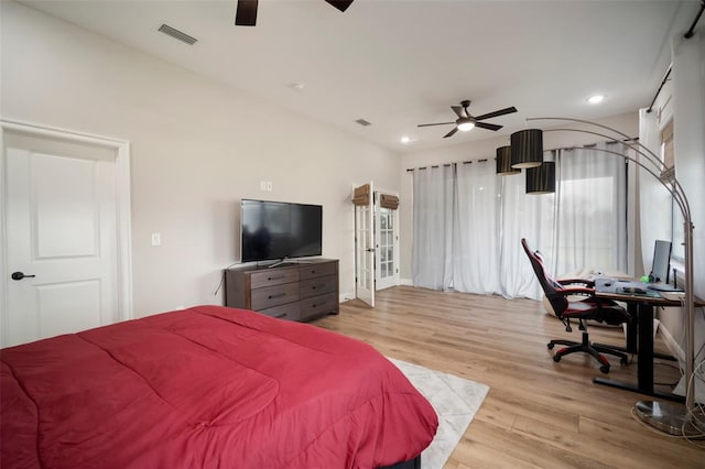 bedroom featuring light wood finished floors, a ceiling fan, visible vents, and recessed lighting