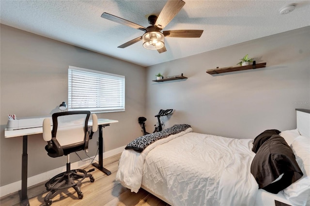 4118 Ramona Dr, Spring Hill, FL 34606 - bedroom with light wood-style floors, a textured ceiling, a ceiling fan, and an office area