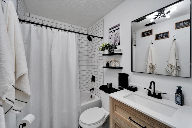 4118 Ramona Dr, Spring Hill, FL 34606 - full bath featuring vanity, a textured ceiling, and shower / bath combination with curtain