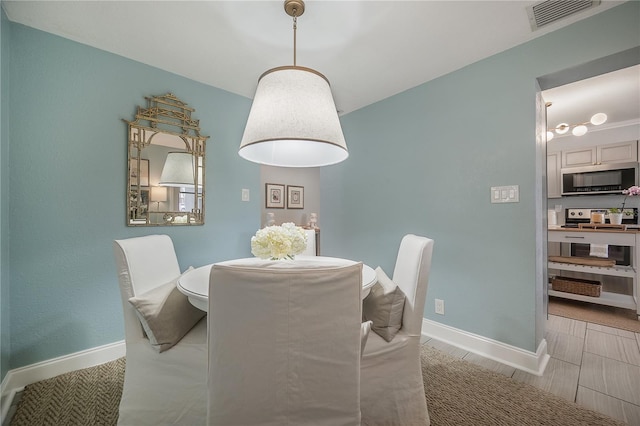 dining room featuring visible vents and baseboards