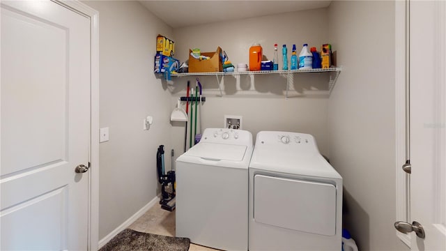 10115 Paradise Fish Dr, Riverview, FL 33578 - washroom with laundry area, baseboards, and independent washer and dryer