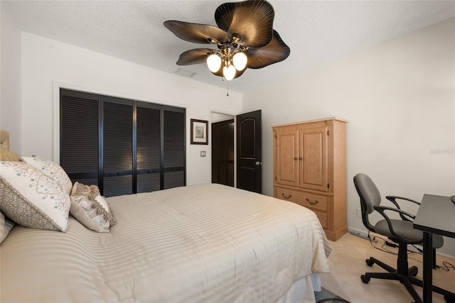 bedroom featuring baseboards, ceiling fan, light colored carpet, a closet, and a textured ceiling